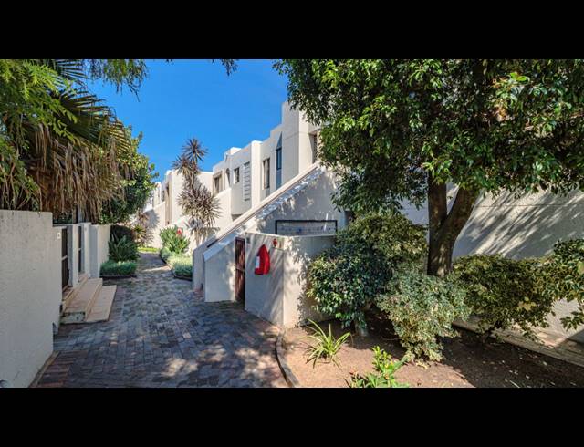 2 BEDROOM APARTMENT FOR SALE IN MARAIS STEYN PARK